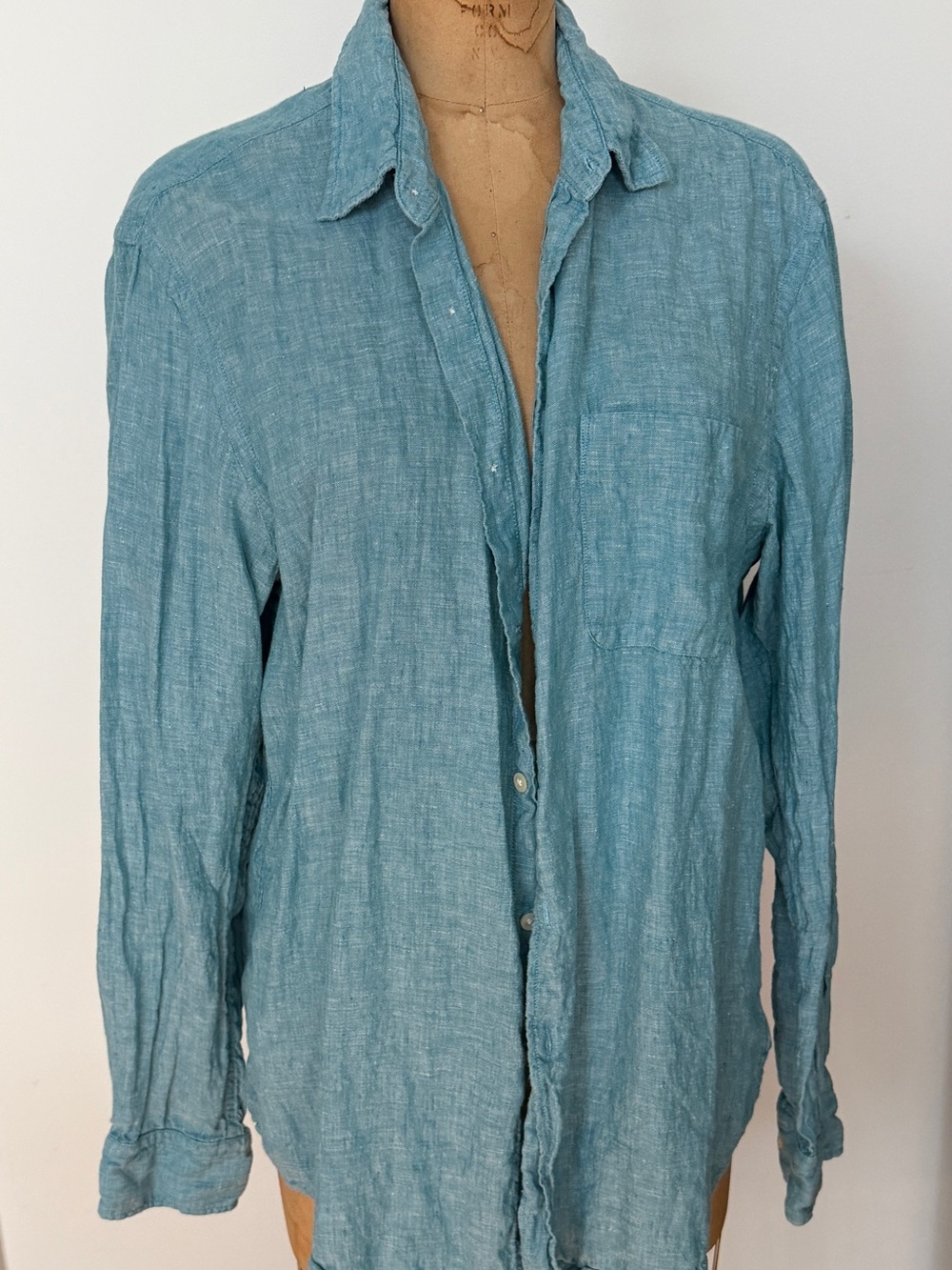 Uniqlo Men's Light Blue Casual Button-Down Shirt